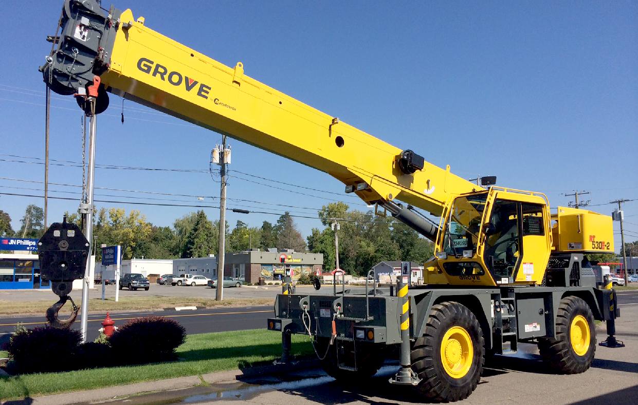 Grove crane with a Cummins diesel engine