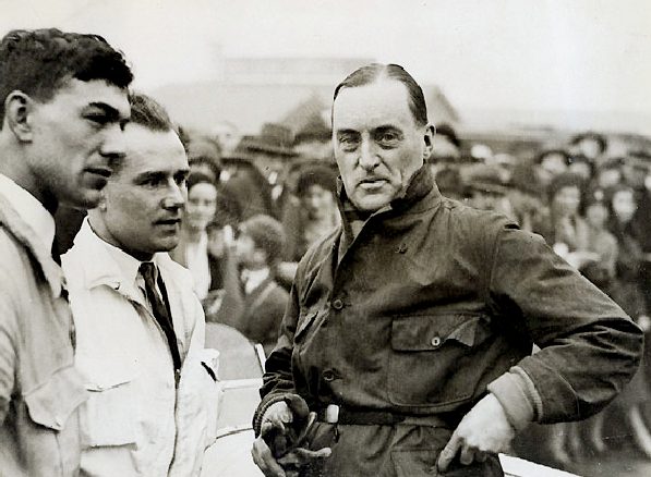 Leo Villa (centre) and Malcolm Campbell (right)
