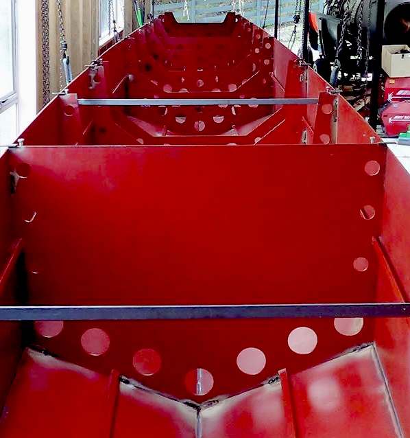 Welding the Black Birds's hull