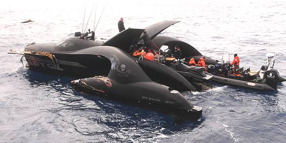 Sea Shepherd cut in half by Japanese whaling ship