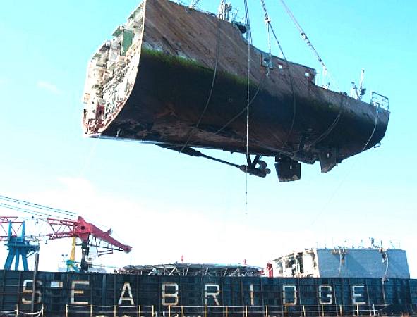 Tubattaha Reef, Philippines - USS Guardian - last quarter of hull is removed by crane ship