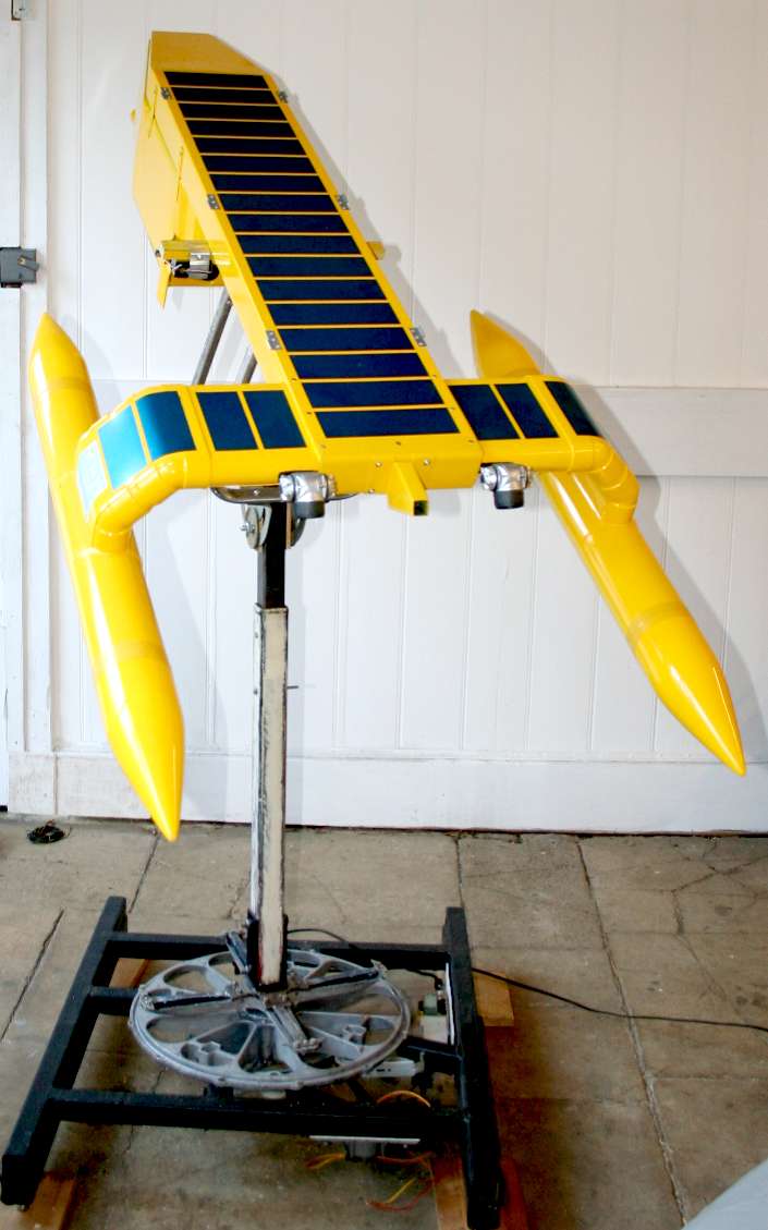 Powered stand for the SeaVax robot boat