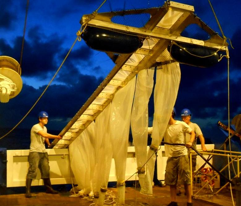 Multi level trawl for sampling ocean plastic