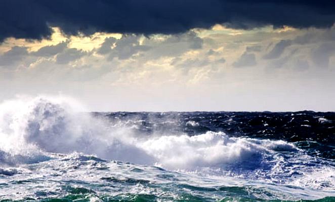 Waves in stormy conditions - ideal for generating electricity